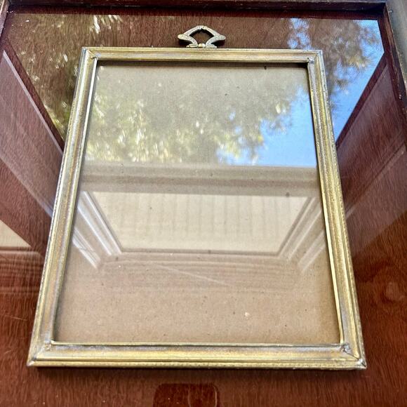 Vintage Brass-Tone 8x10 Picture Frame with Ornate Top Detail - Picture 4 of 15